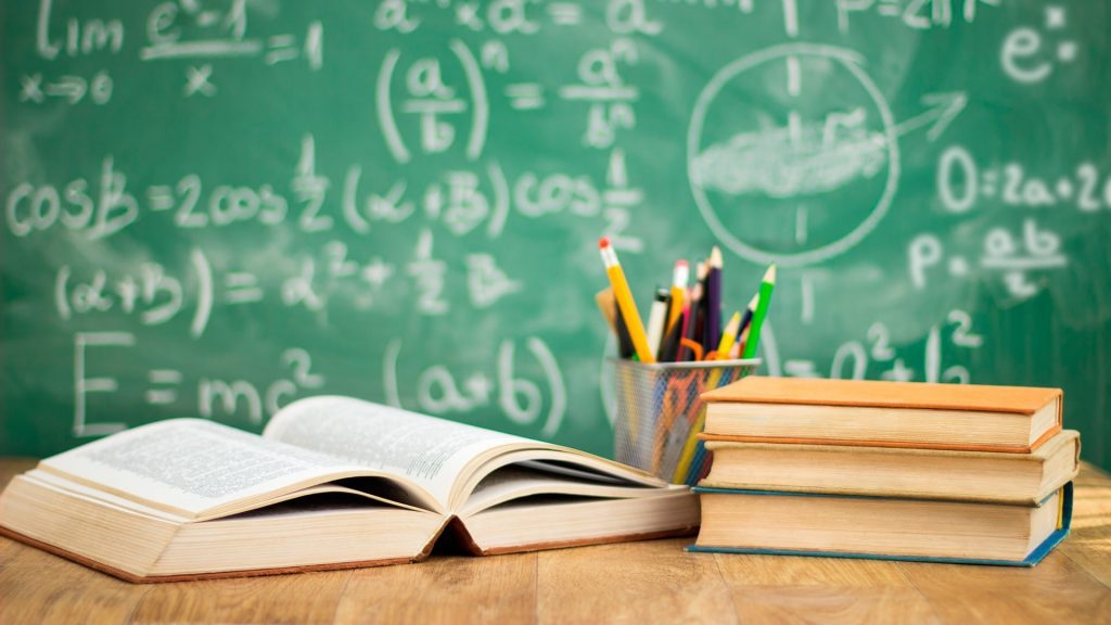 Educación Artificial*
